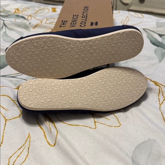 BUNDLE- TOMS Navy and Science Slip ons - Picture 9 of 9